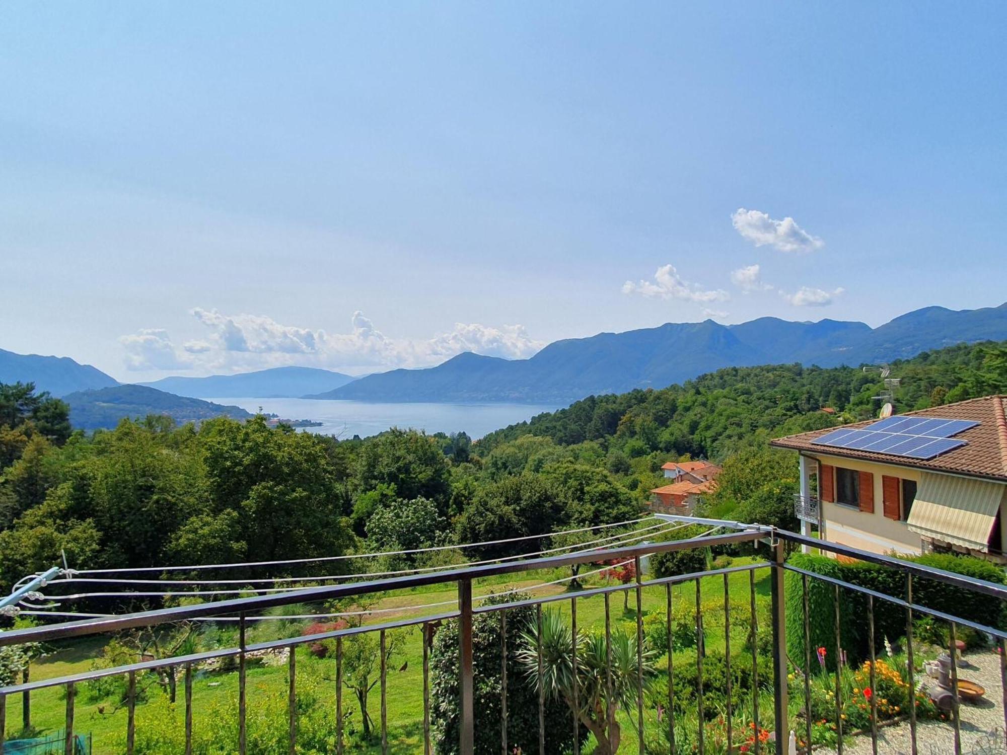 Villa With Enchanting Garden Overlooking The Lake 勒威诺 外观 照片