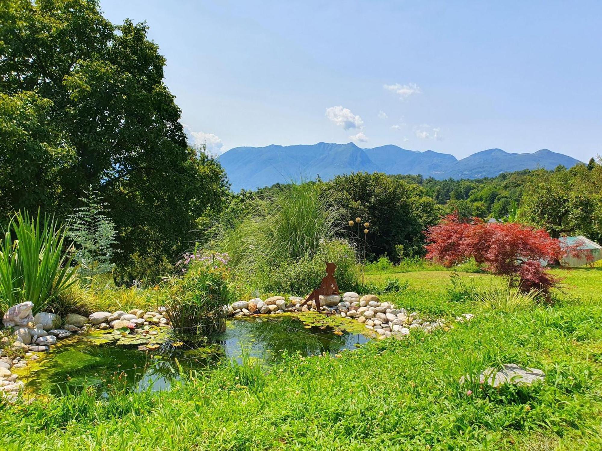 Villa With Enchanting Garden Overlooking The Lake 勒威诺 外观 照片